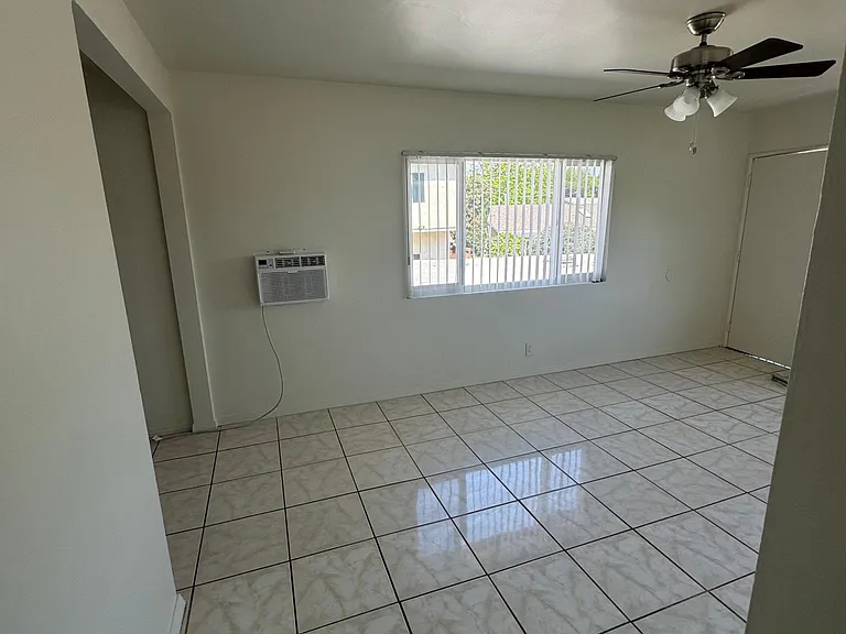 8333 S Comstock Ave #2 — Photo 2
