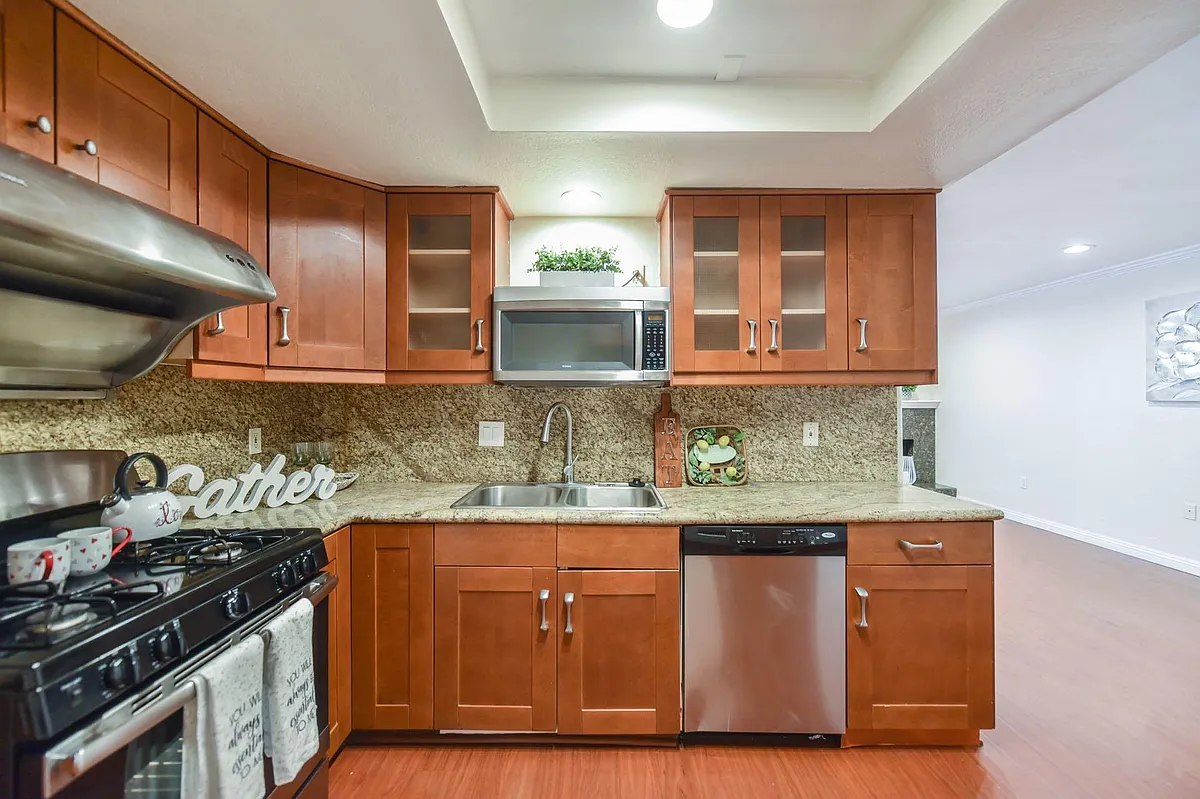 Building Photo - 938 Huntington Dr #K