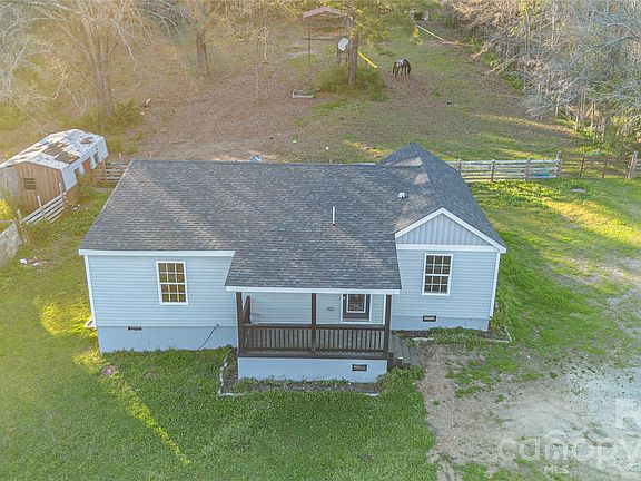 2nd image of 1022 Pine Ridge Rd