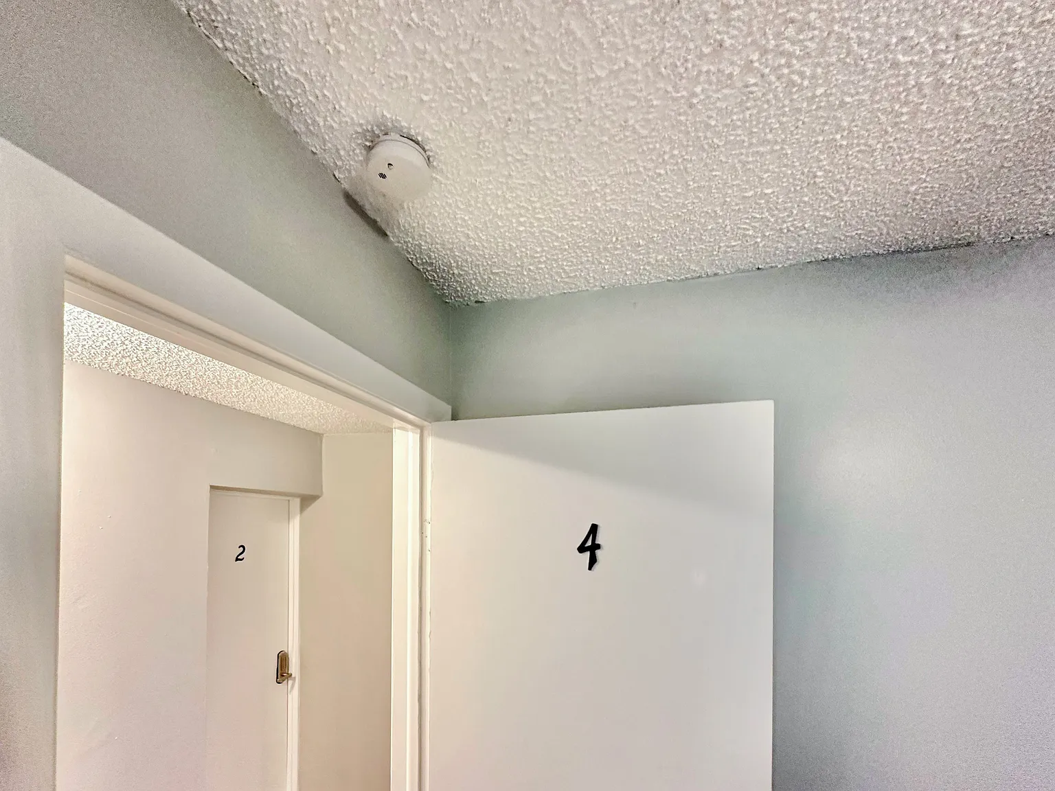4 bed, 1.0 bath, 1034 sqft, $949 — Photo 4