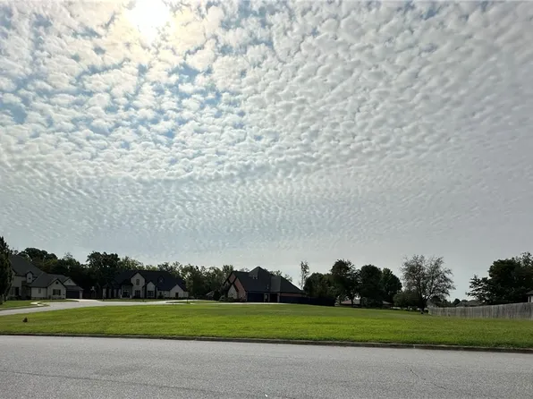 206 S Gleneagle Dr #8, Cave Springs, AR 72718