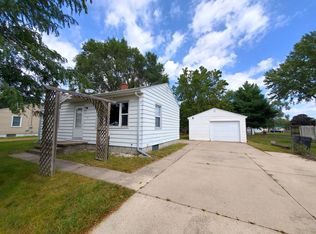 302 1st St, Washburn, IA 50702