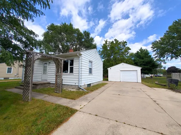 302 1st St, Washburn, IA 50702