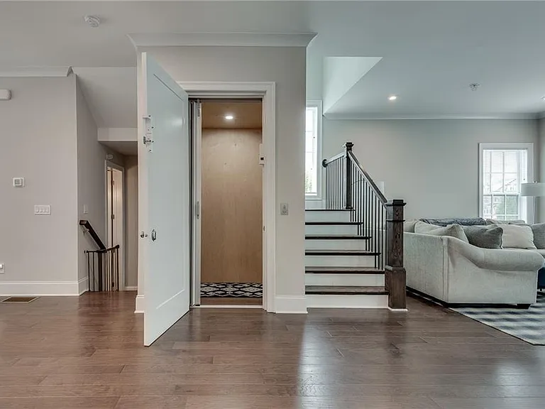 398 Concord St — Photo 24