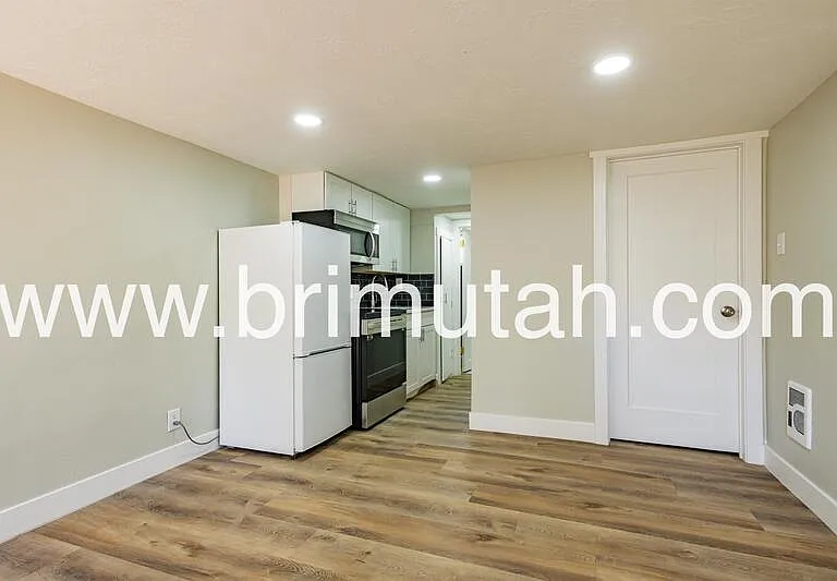 753 E Princeton Ave — Photo 4