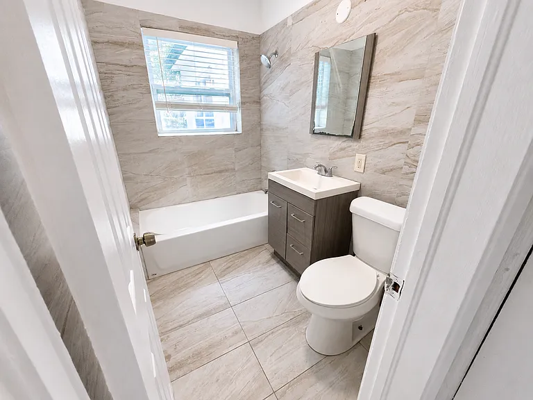 1306 S 29th Ave — Photo 14
