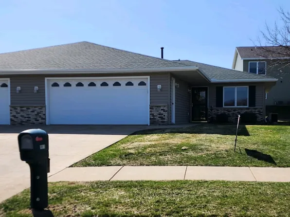 1811 Clubhouse Dr NE, Stewartville, MN 55976