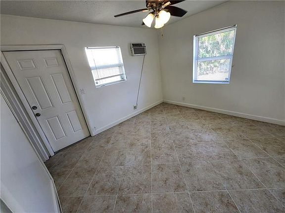 4th image of 1201 NW 2nd Ave Unit 2