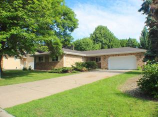 7580 Paul Rd, Woodbury, MN 55125