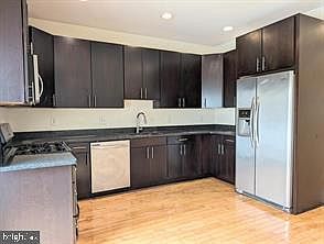 4th image of 1111 Wallace St