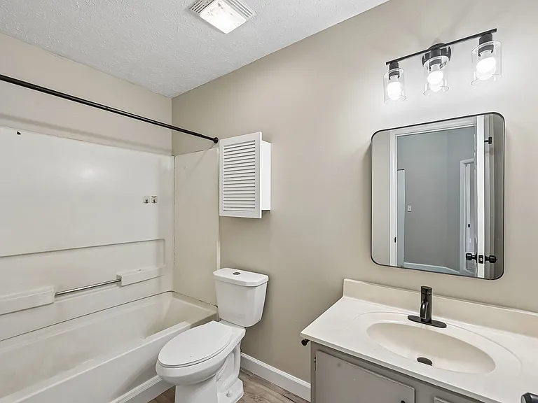 Abbington Village Apartments — Photo 21