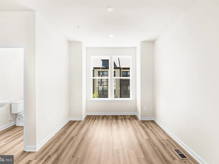 3404 Chester Aly — Photo 14