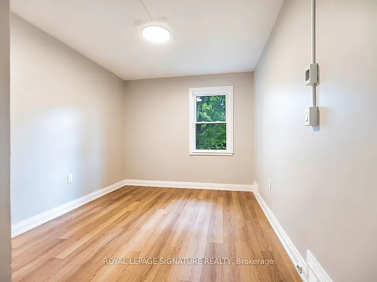 688 Aylmer St N — Photo 10