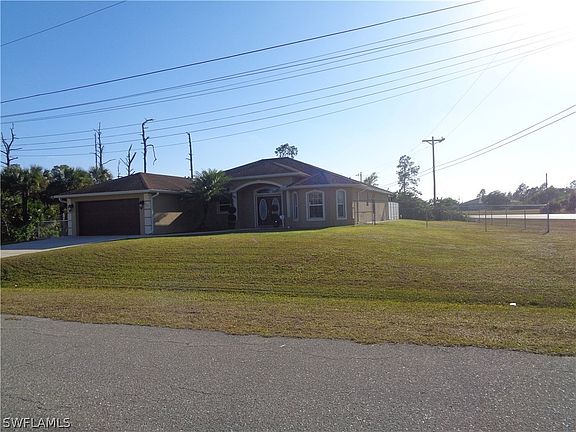 3rd image of 2635 Queen Dr