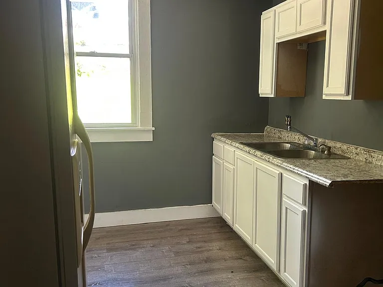 1502 Davis Ave — Photo 11