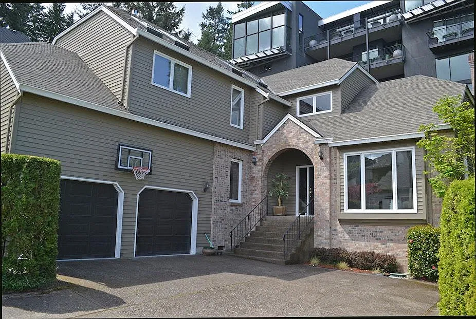 4 bed, 2.5 bath, 2991 sqft, $5,100 — Photo 1