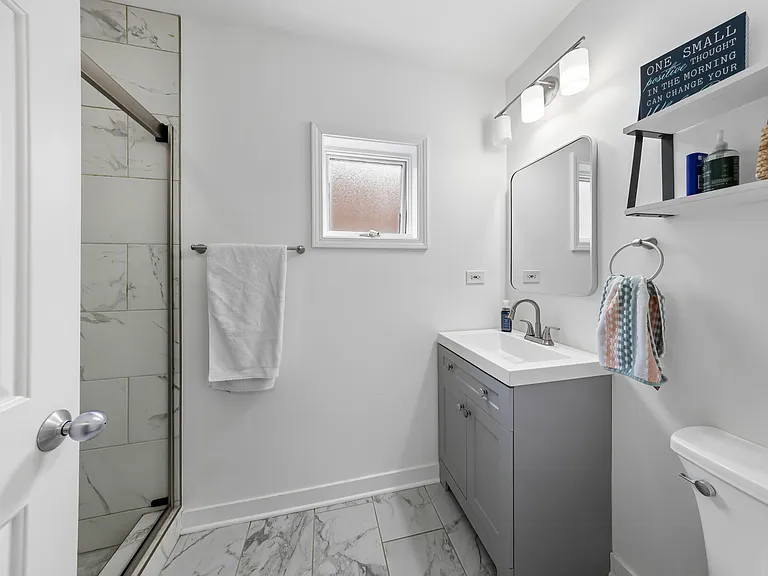 811 W Superior St #4 — Photo 12