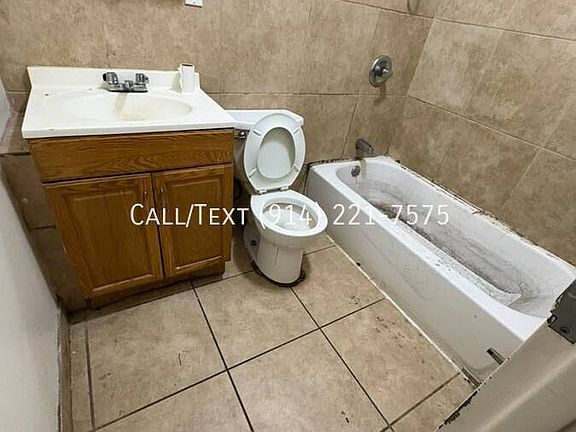 3rd image of 142 Beech St Floor 1