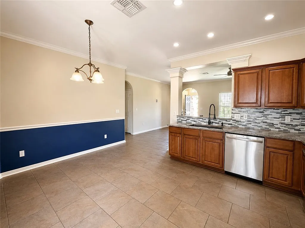 3 bed, 1440 sqft, $1,950 — Photo 4