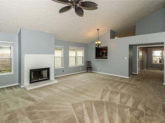 4th image of 9220 Steeplechase Dr