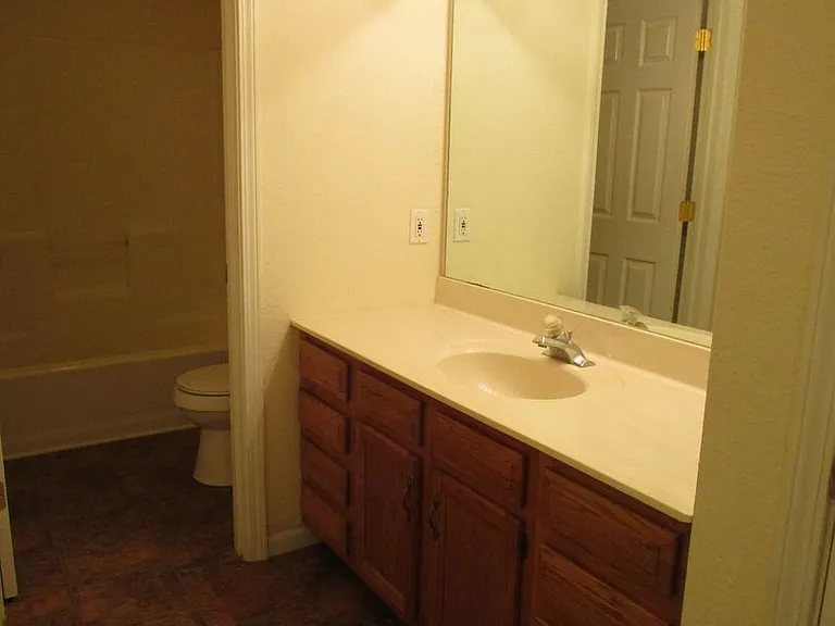 4402 - 4404 Jeana Court — Photo 33