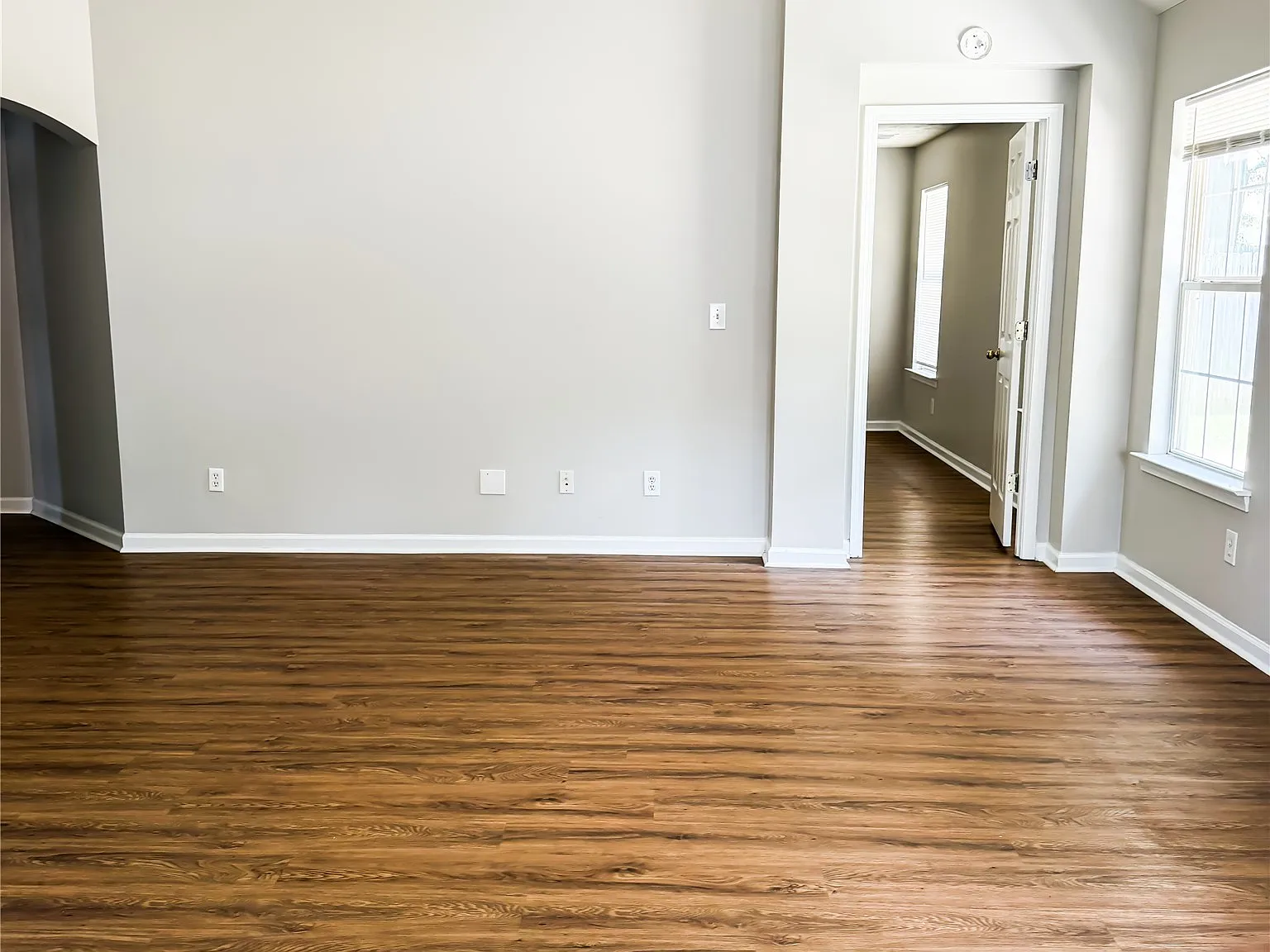 3 bed, 2.0 bath, 1706 sqft, $1,795 — Photo 3