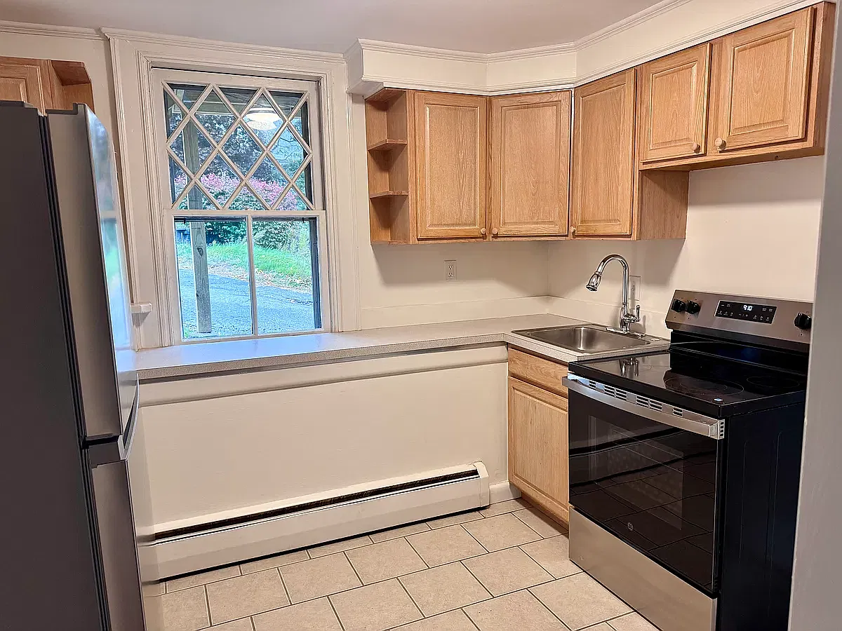 65 R Pleasant St — Photo 3
