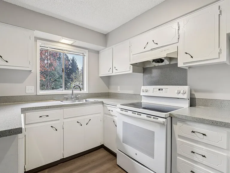 Cypress Crest Apartments — Photo 41