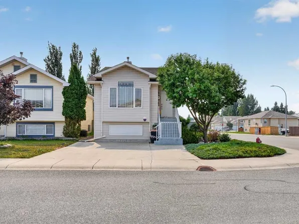 94 N Heritage Ln W, Lethbridge, AB T1K 7S4