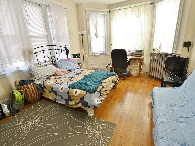 56 Queensberry St #4 — Photo 1