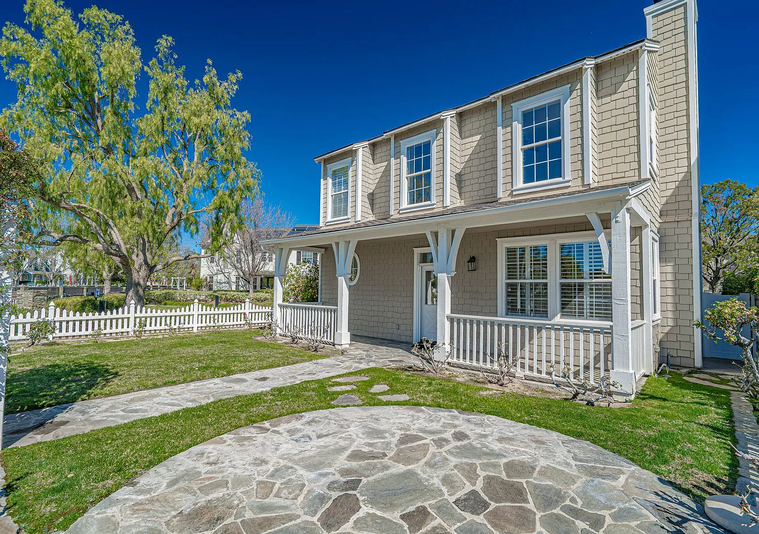 Gorgeous Bridgeport 3-Bedroom Home for Rent in Valencia! — Photo 2
