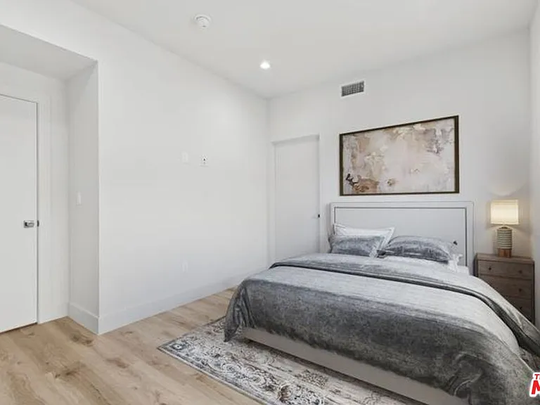 6937 Simpson Ave #1/2 — Photo 9