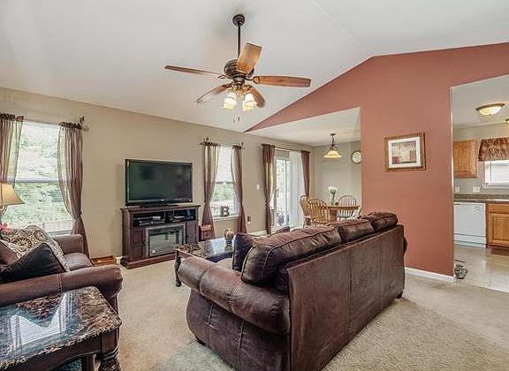 5th image of 1557 Saint Charles Dr