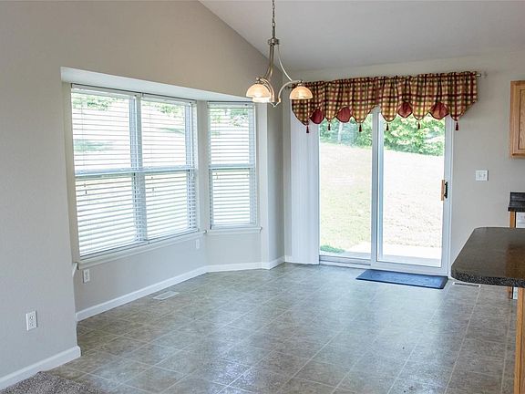 Another bay window in breakfast area