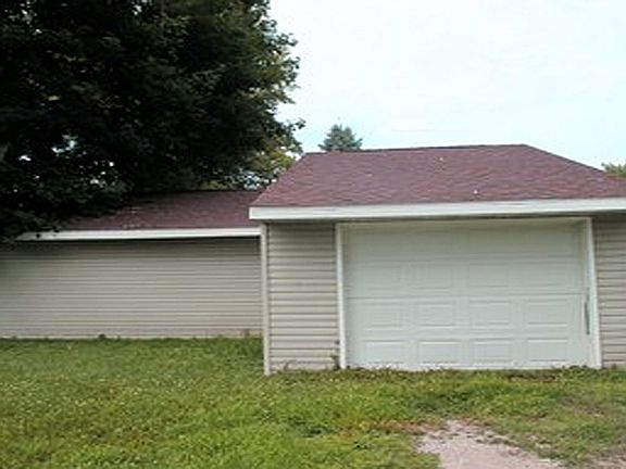 3 bays PLUS workshop stall