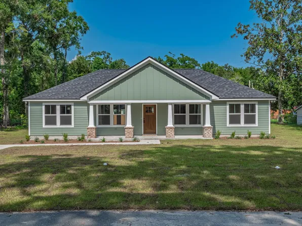 8 Crestwood Dr, Crawfordville, FL 32327