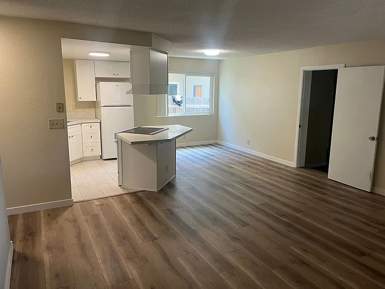 2228 Manchester Ave — Photo 2