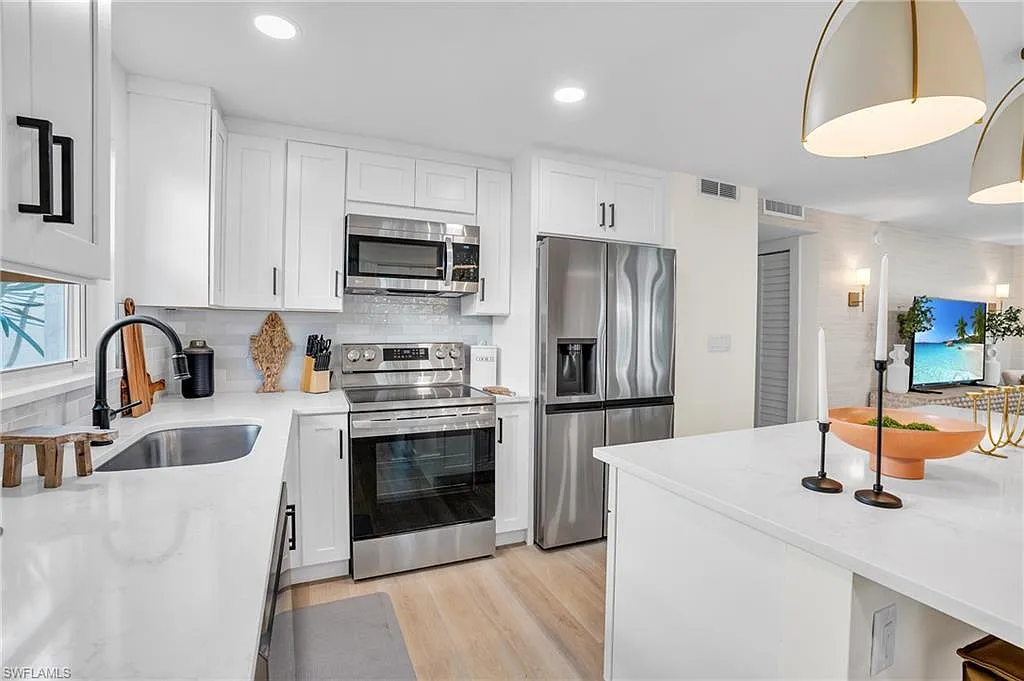 2 bed, 2.0 bath, 1249 sqft, $7,000 — Photo 4
