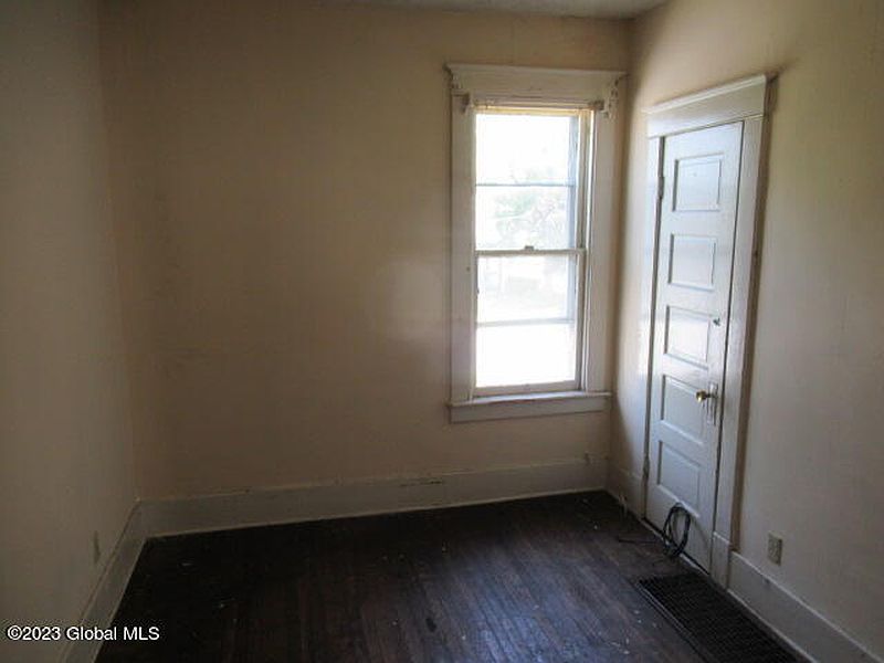 5th image of 26 Romeyn Avenue