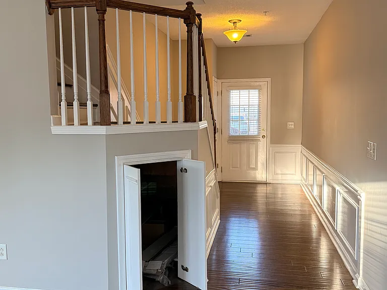 240 Regent Sq — Photo 30