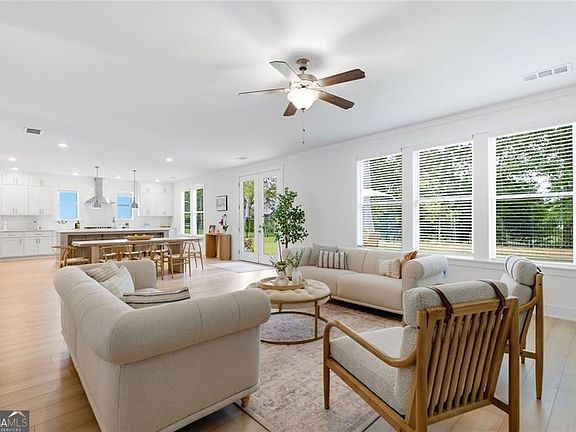 3rd image of 5045 Reserve Dr