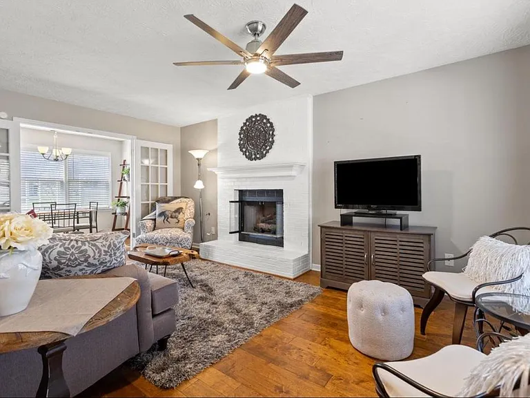 400 Amberley Dr — Photo 2