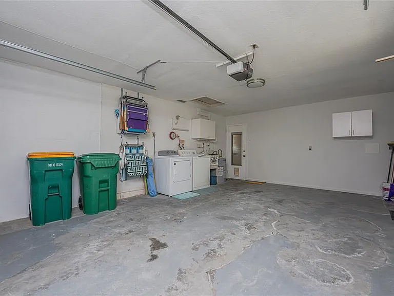 1720 Florence Ave — Photo 36
