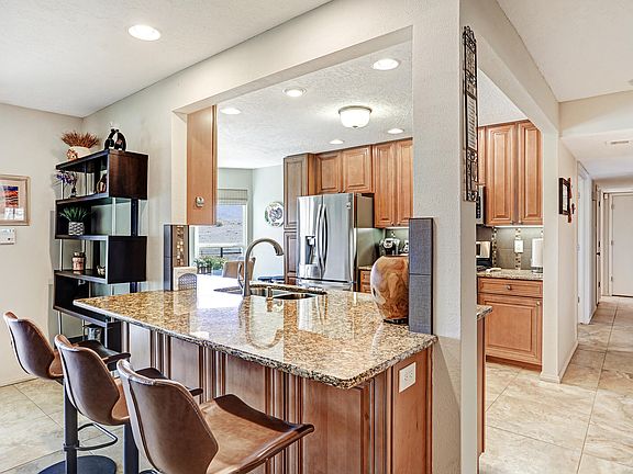 4th image of 709 Sagebrush Trl SE