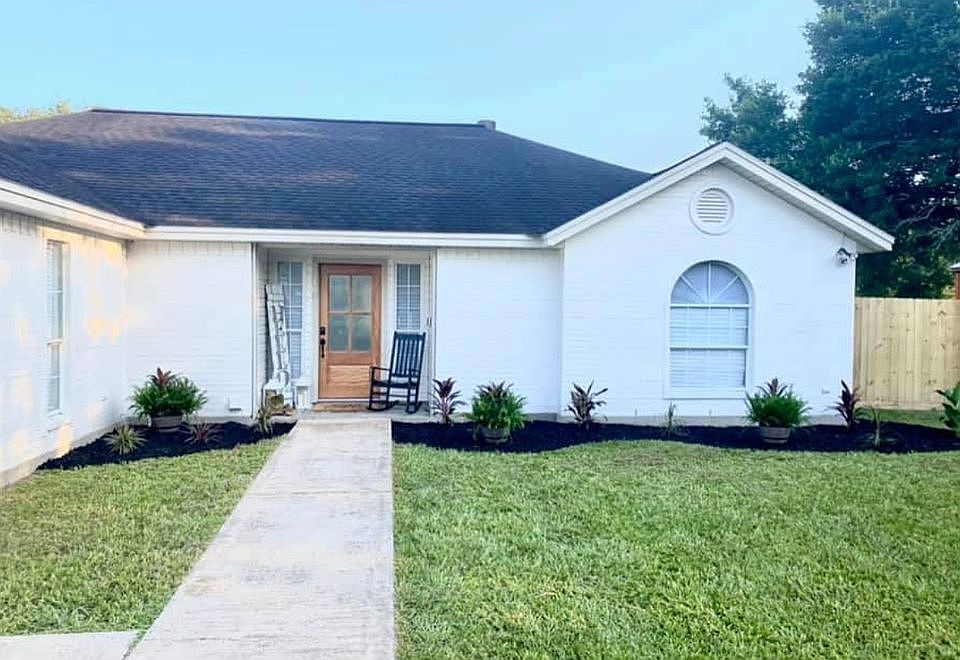 1st image of 198 Live Oak Dr