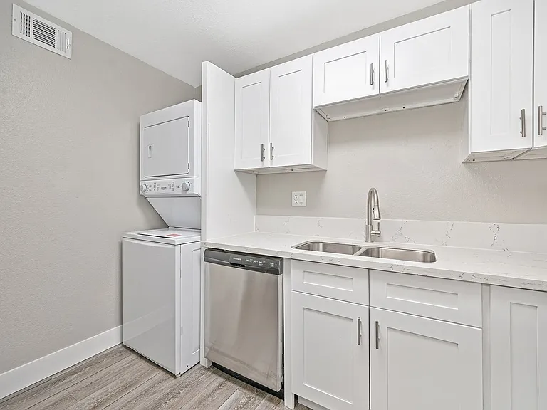 Rollingwood Condominium Rentals — Photo 7