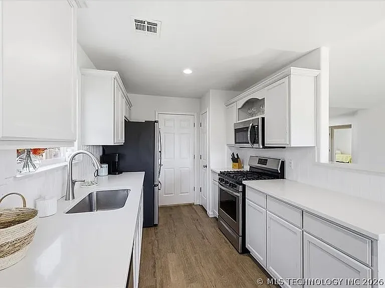 10410 S Prescott St — Photo 6