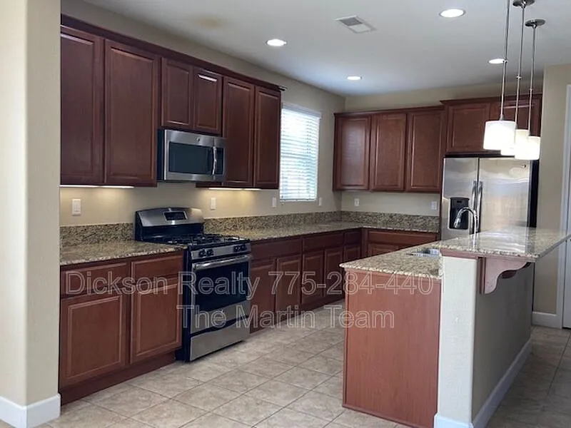 3 bed, 2.0 bath, 1674 sqft, $2,550 — Photo 3
