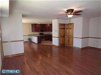 4th image of 137 E Lancaster Ave APT A