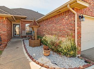 704 W Carson Dr, Mustang, OK 73064